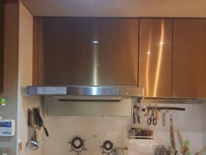 神奈川のキッチン取付け隊　シロッコファンフードの取替　施工前　